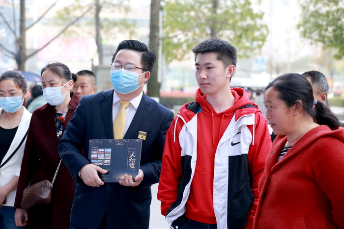 四川简阳德盛集团春季大型招聘会：广纳八方英才，助力企业发展