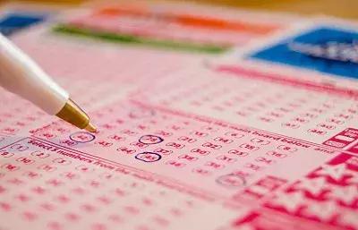 足浴店里代购*合六**彩？一包现金神奇变成了