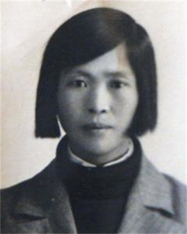 毛主席追悼会拟定亲属名单，长女李敏：少了父亲的亲侄子，贺麓成