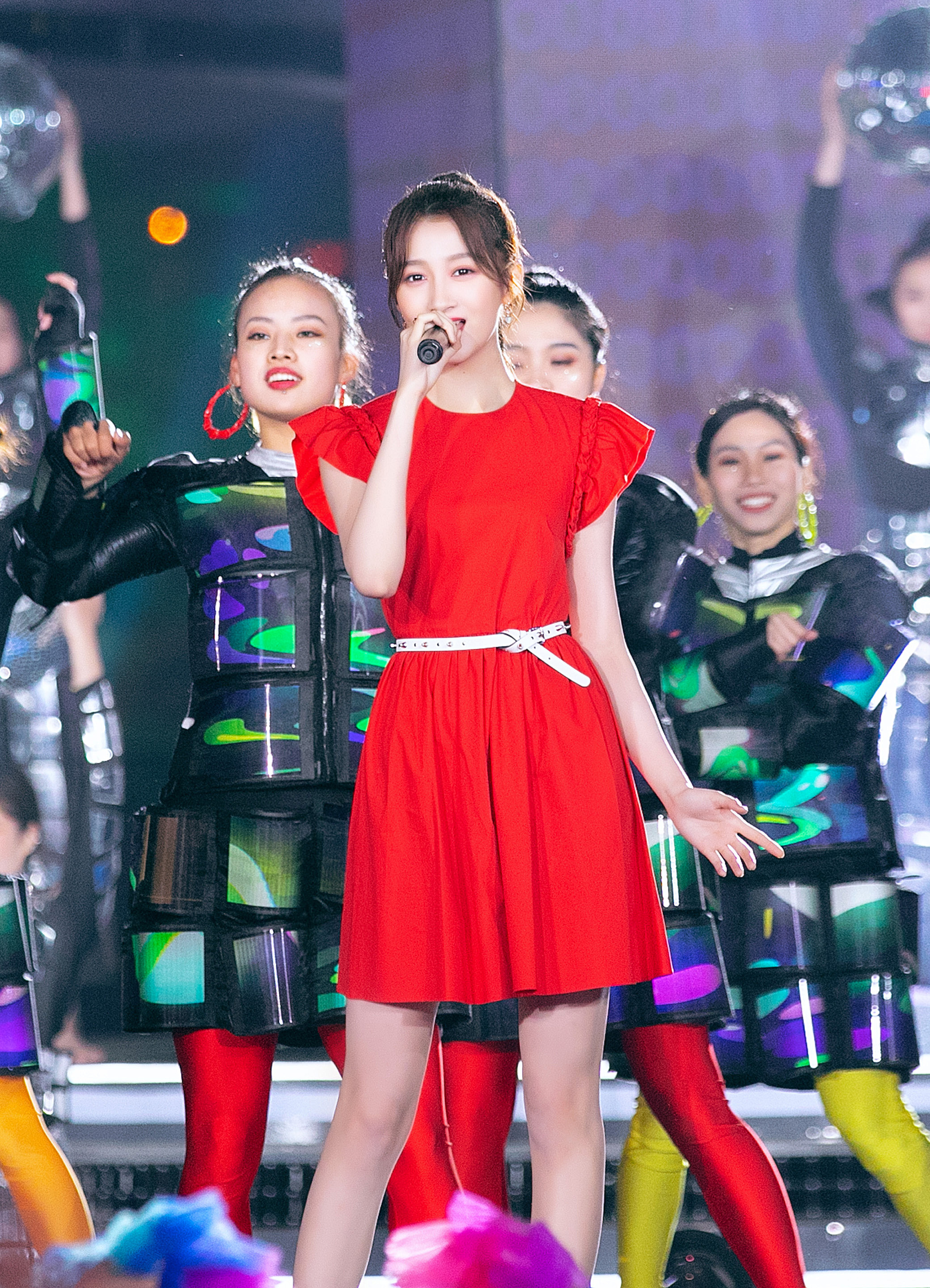 关晓彤为遮腿穿了鹿晗衣服,关晓彤的魅力如何俘获鹿晗