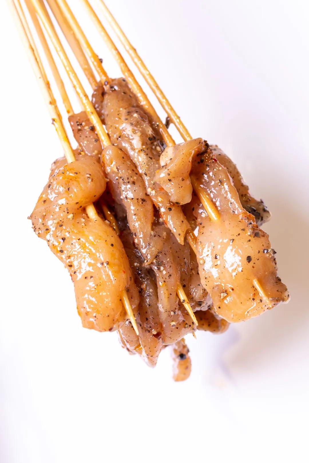 只此一家的牛腩串串火锅C位出道，19块9请你放肆开涮