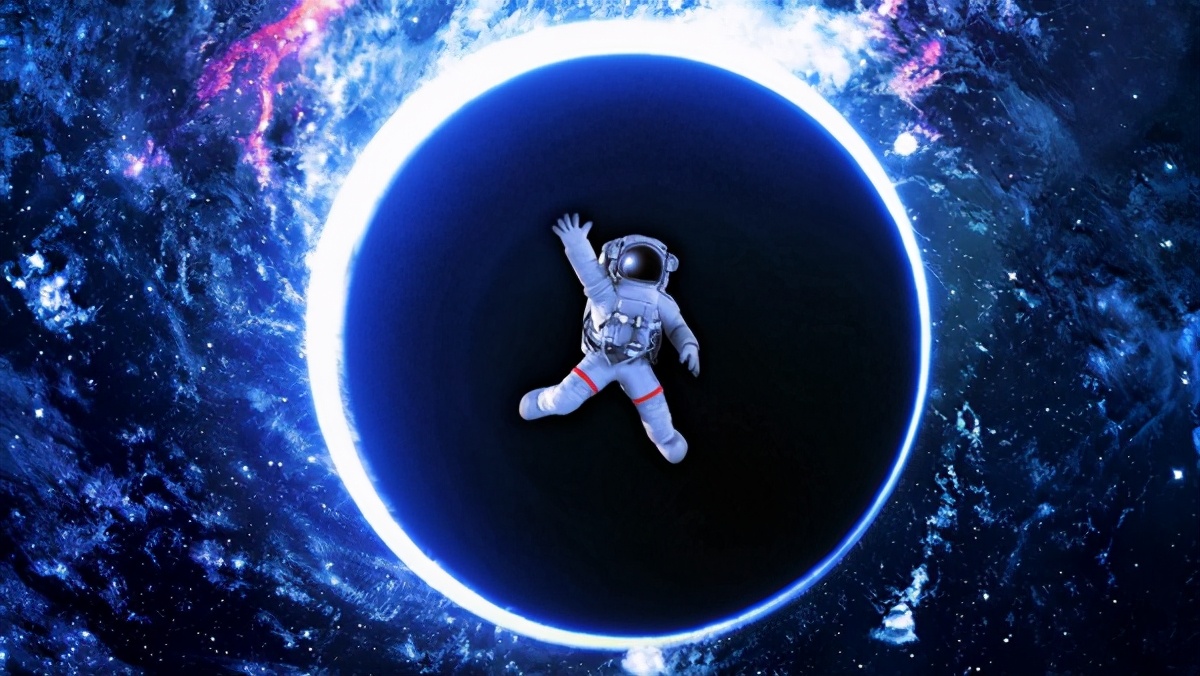 宇宙中的黑洞到底有多大,宇宙里的黑洞是不是不一样的世界