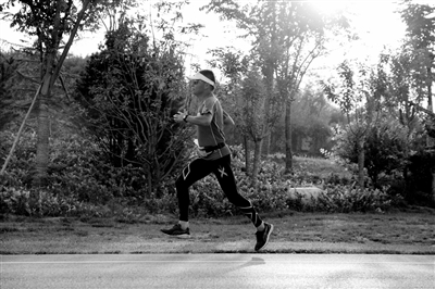 跑狐周记｜1:59:40基普乔格成功破2！Kosgei破女子世界纪录