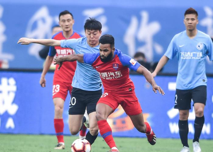 中超赛场再现丑陋一幕,中超比赛奇葩一幕7个防不住3个