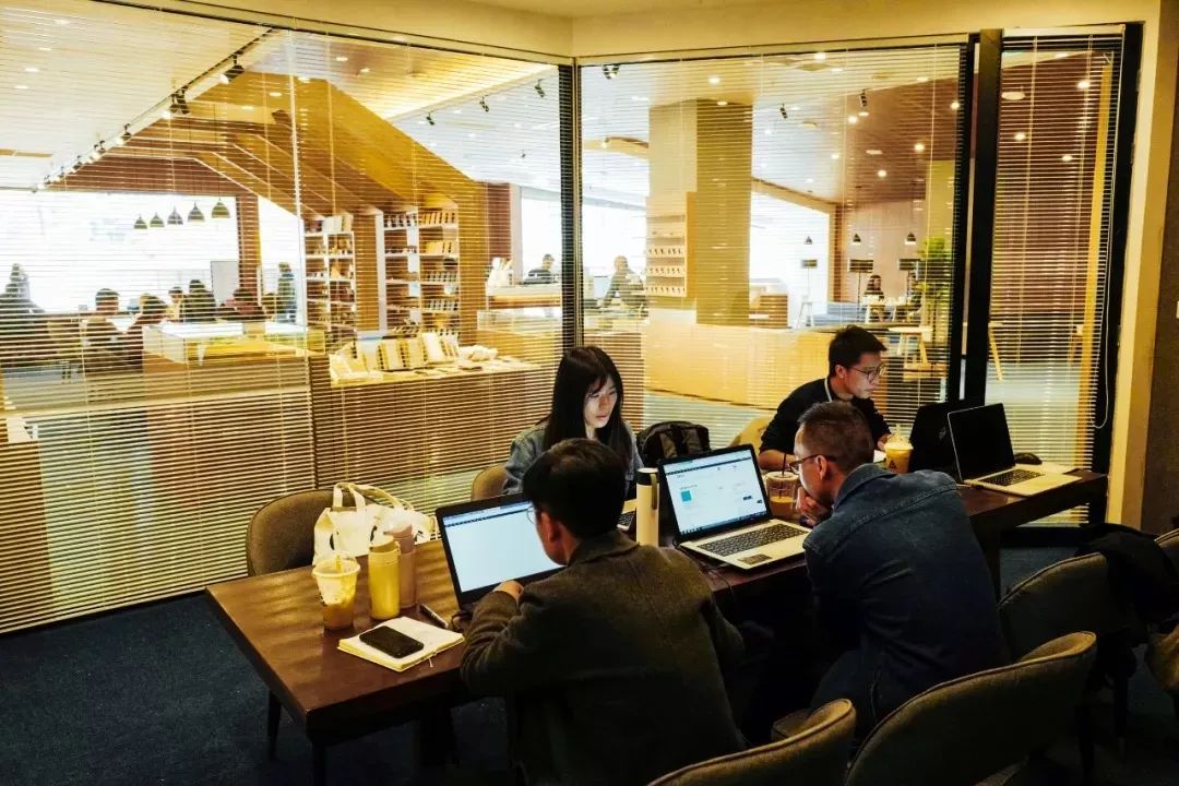 放弃一线城市年薪30万回老家,放弃30万年薪隐居深山