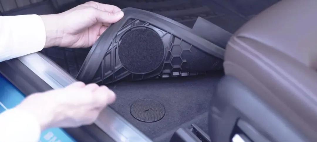 为什么开宝马要用原厂脚垫,宝马原厂是全包围脚垫吗