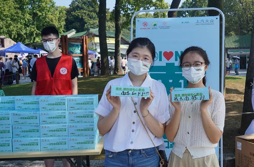 这个国庆节，上汽大众ID.家族用志愿红表达心中热爱