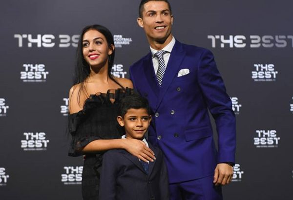 乔治娜魔鬼身材照,乔治娜大秀魔鬼身材