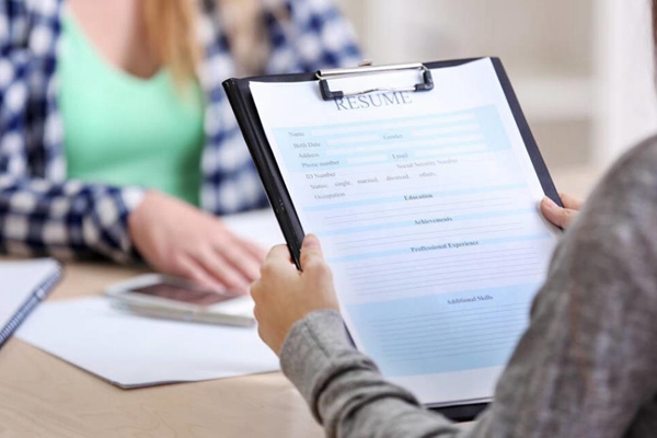 面试官的面试技巧和注意事项：记住观察、倾听、提问、判断4要点