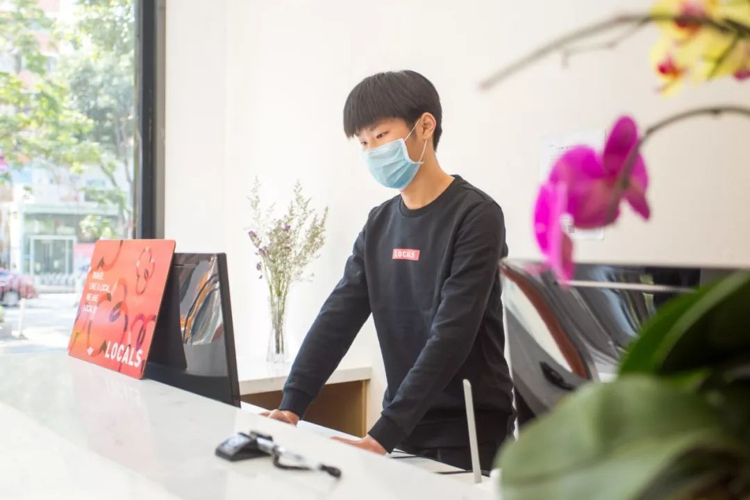 全程智能无接触服务让您安心入住,无接触智能入住