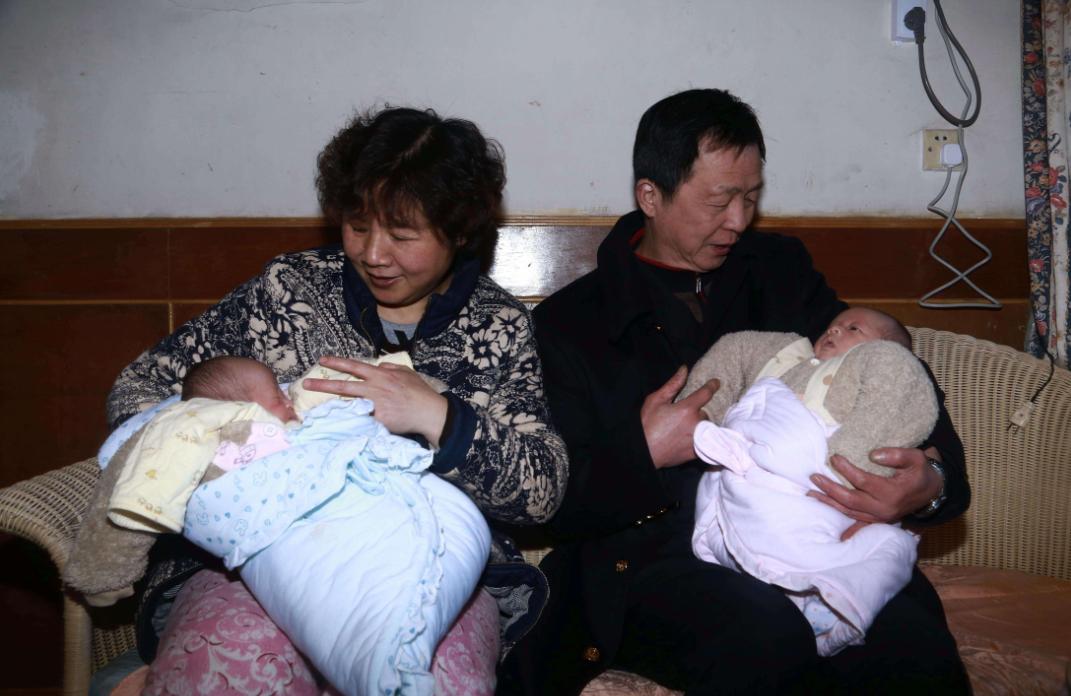 爸爸姓滚给四胞胎取霸气名字,爸爸姓滚给孩子起什么名字好