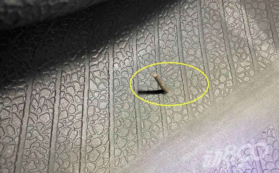 襄阳车主:大灯进水,原厂编号不翼而飞.....