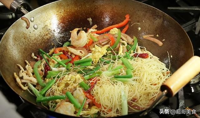 星洲炒米粉做法分享，火爆港式茶餐厅的菜，味道一流