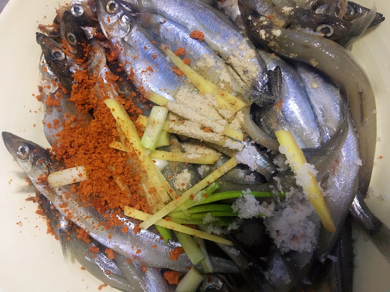 烤多春鱼正宗做法,香辣多春鱼各种做法