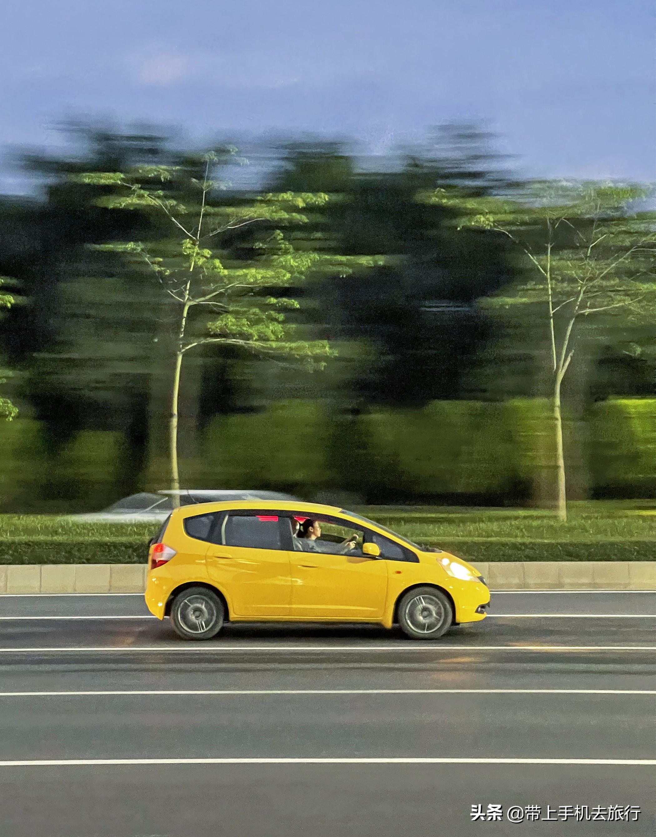 主体清晰背景虚化的照片怎么拍,主体清晰背景虚化夜景