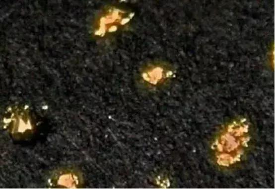 亿万富豪买翡翠,亿万富翁买不起石头