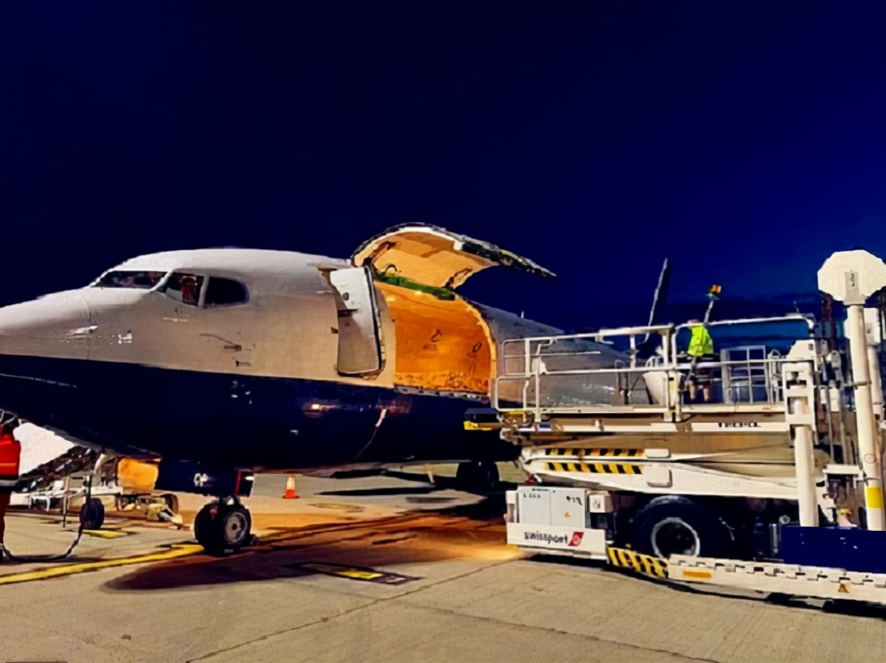 699吨黄金运抵中国，美国人开始抢购金币，美联储不敢私吞黄金