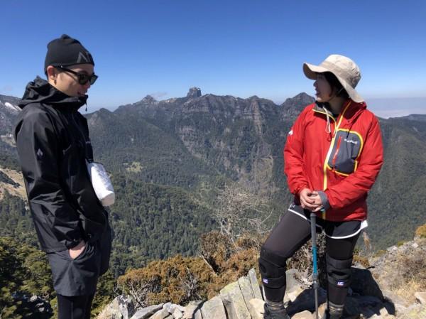 护膝分薄护膝和厚护膝吗,护膝带和护膝的区别