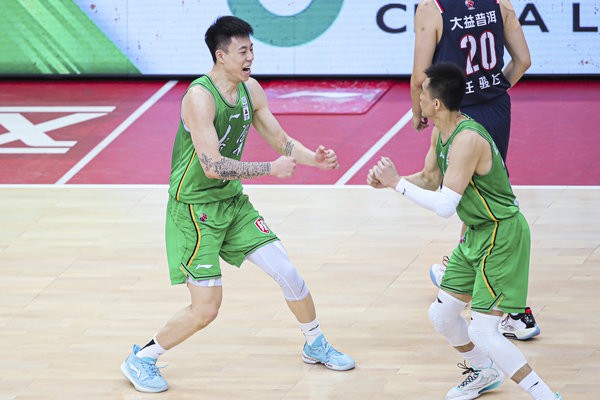 辽宁队史第一冠晋级图,辽宁队史首夺常规赛冠军