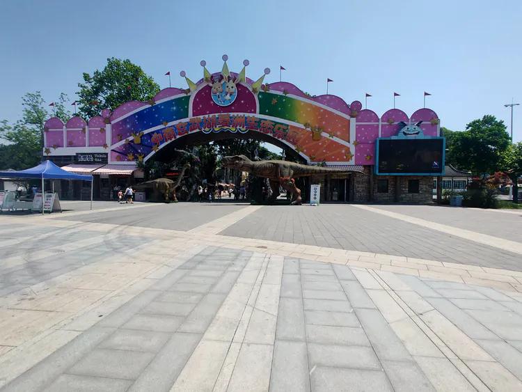 曾作为禁地，与外界隔绝二百六十多年的“玄武湖”，今日锣鼓喧天