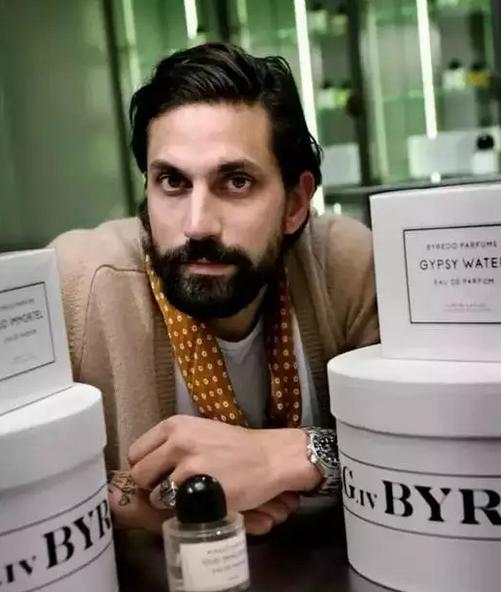 比撞衫更尴尬的是什么,比撞衫更尴尬的是撞车