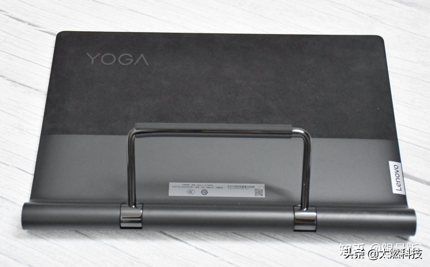 联想YOGAPadPro测评：平板电脑也能玩翻转支持视频输入大屏更个性