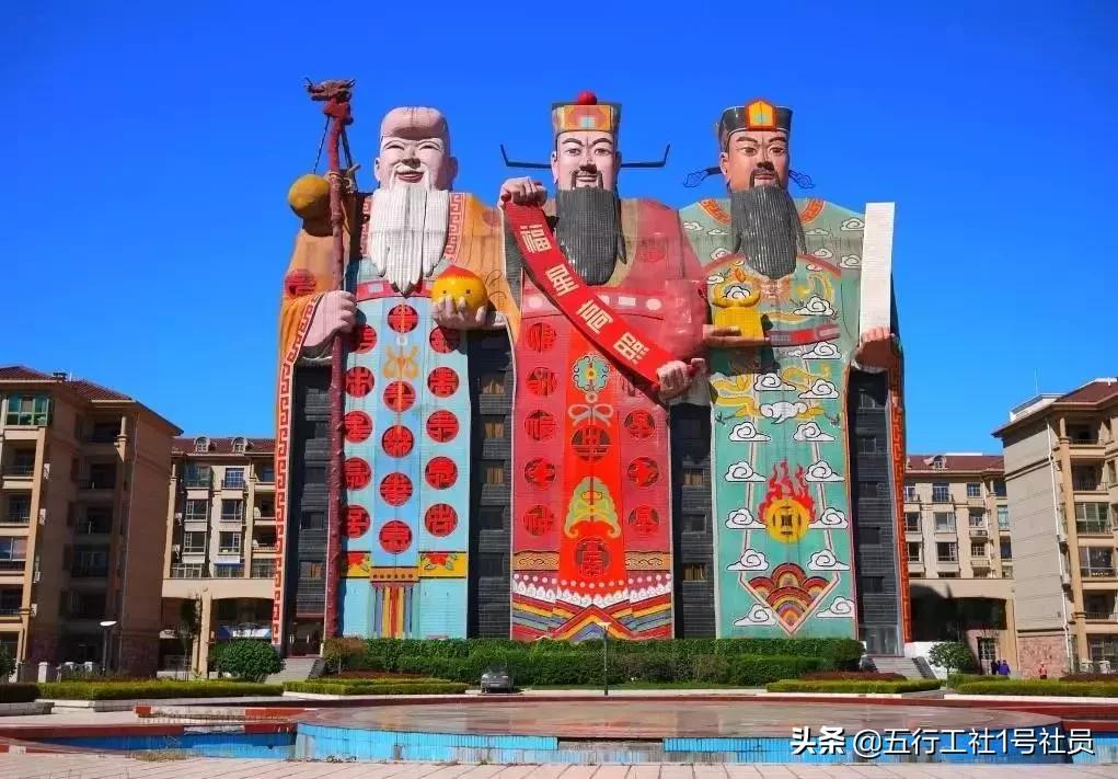 盘点那些建在奇葩地方的建筑,中国奇葩建筑大盘点