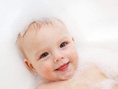 宝宝囟门头垢可以用石蜡油去除吗,新生儿囟门上的头垢可以清理吗