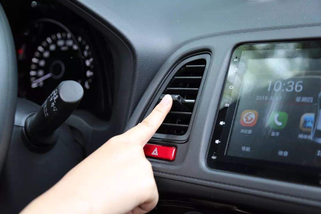 夏天车内座椅烫,夏天车烫屁股怎么解决