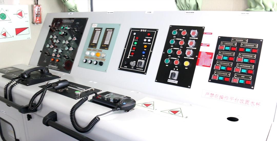 长江船舶洗舱,长江上的船舶怎样洗澡