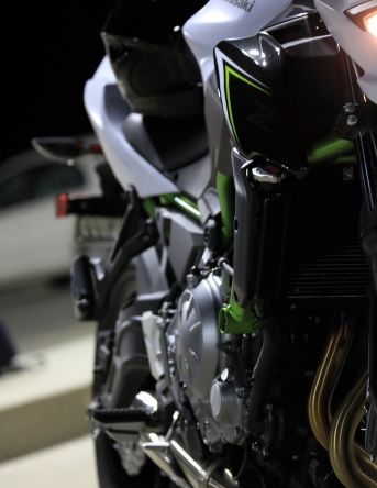 川崎z65017款驾驶感受,摩托车街车推荐川崎z650