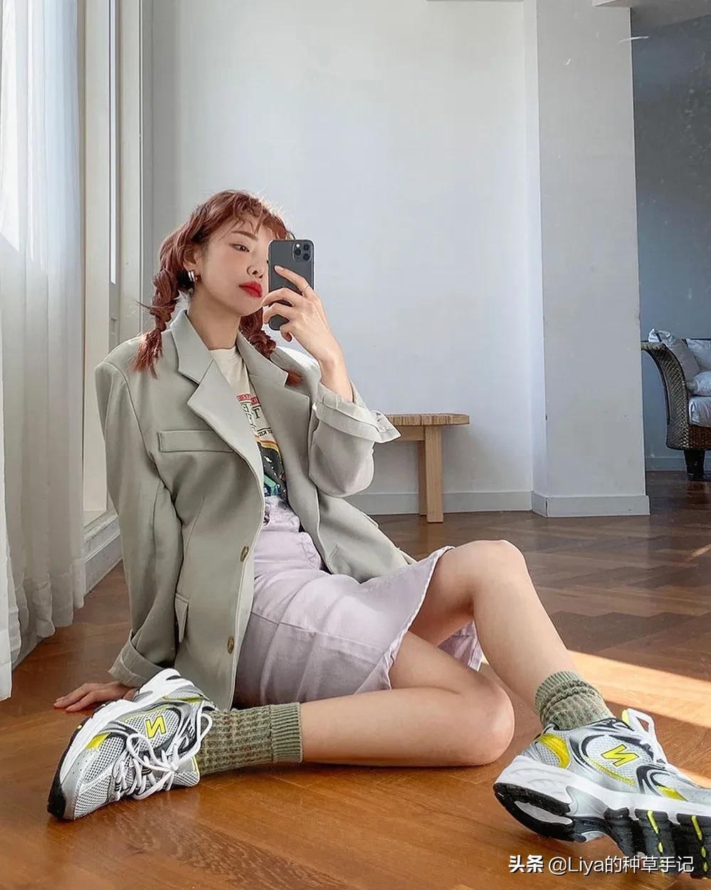 穿错卫衣显胖,宽松卫衣怎么搭配帆布鞋