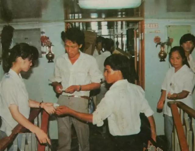 搭过这种船的梧州人,都已经老了!好好珍藏吧!你搭过吗?