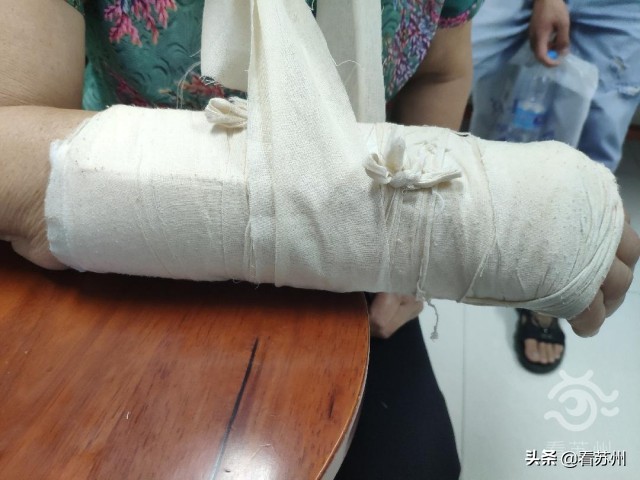 小女孩骨折神奇复位视频,骨折女孩正骨复位