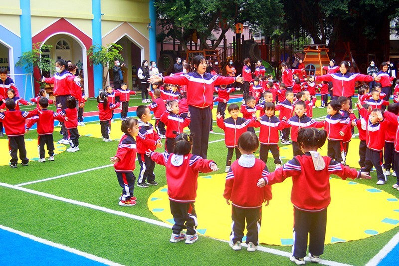 南充市高坪区机关幼儿园六一活动,幼儿园开展早操比赛活动的报道