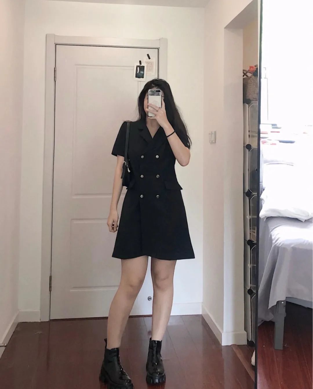 胸大和胸小穿衣对比哪个年轻,同一件衣服胸大和胸小同时穿对比