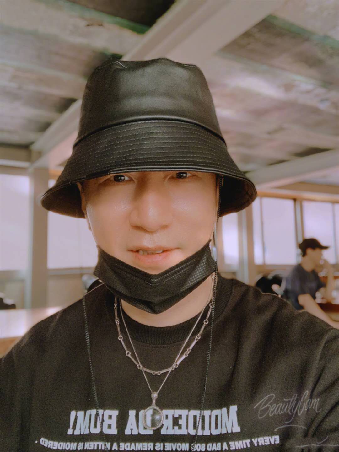 孙红雷领奖感谢母亲,孙红雷上台领奖名场面