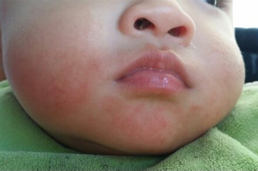 宝宝为啥爱吐泡泡,宝宝为啥喜欢吐泡泡