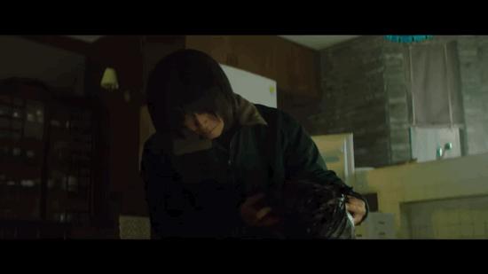 千万不要接来自过去的电话，女主救活了爸爸，但恶魔杀手也跟来了