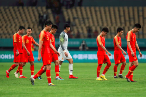 富力斯帅揭开中国足球的遮羞布！国字号战绩不佳“情有可原”！
