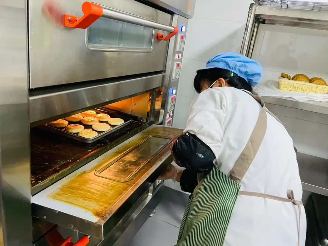 「202128」新学期,李沧学校食堂让您吃得安心、舒心、暖心