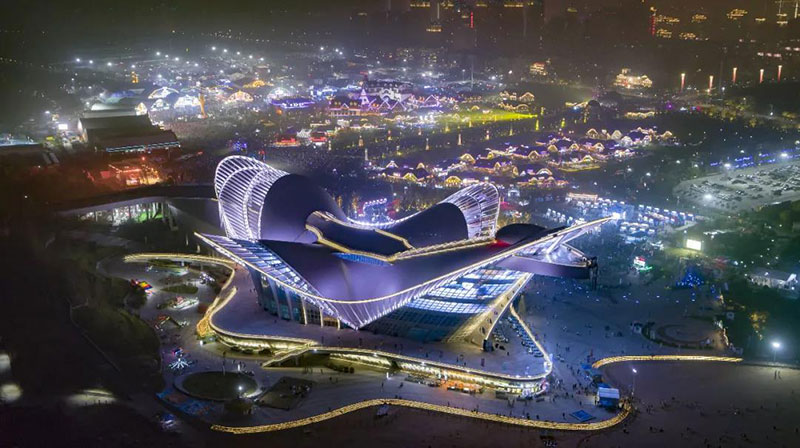 金沙滩啤酒城常态化运营，打造永不落幕的啤酒节