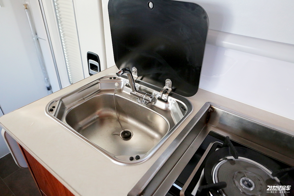 最便宜五十铃700p房车价格,2021款五十铃700p无疆四驱房车