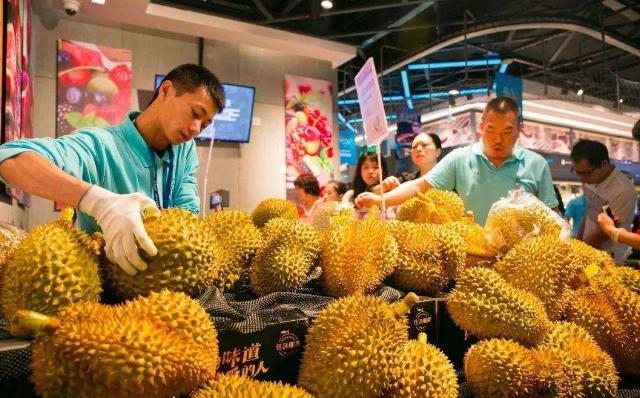 在泰国吃自助餐,在泰国和中国就餐