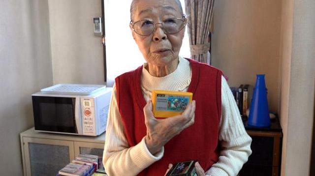 森滨子老奶奶90岁了还在玩电子游戏，《侠盗猎车手5》竟然是最爱