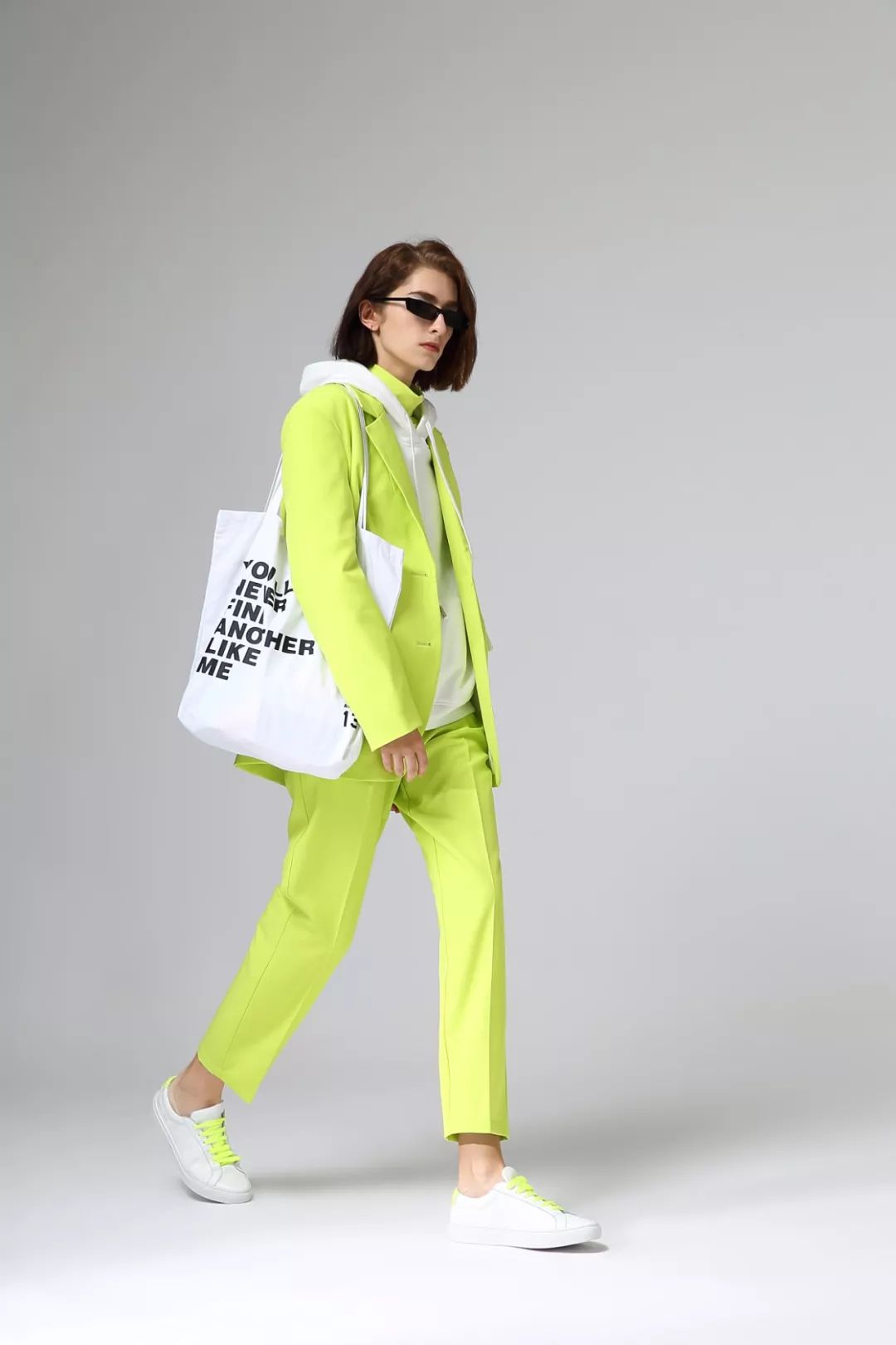 穿搭各种外套,中长款牛仔外套怎么搭配好看夏天