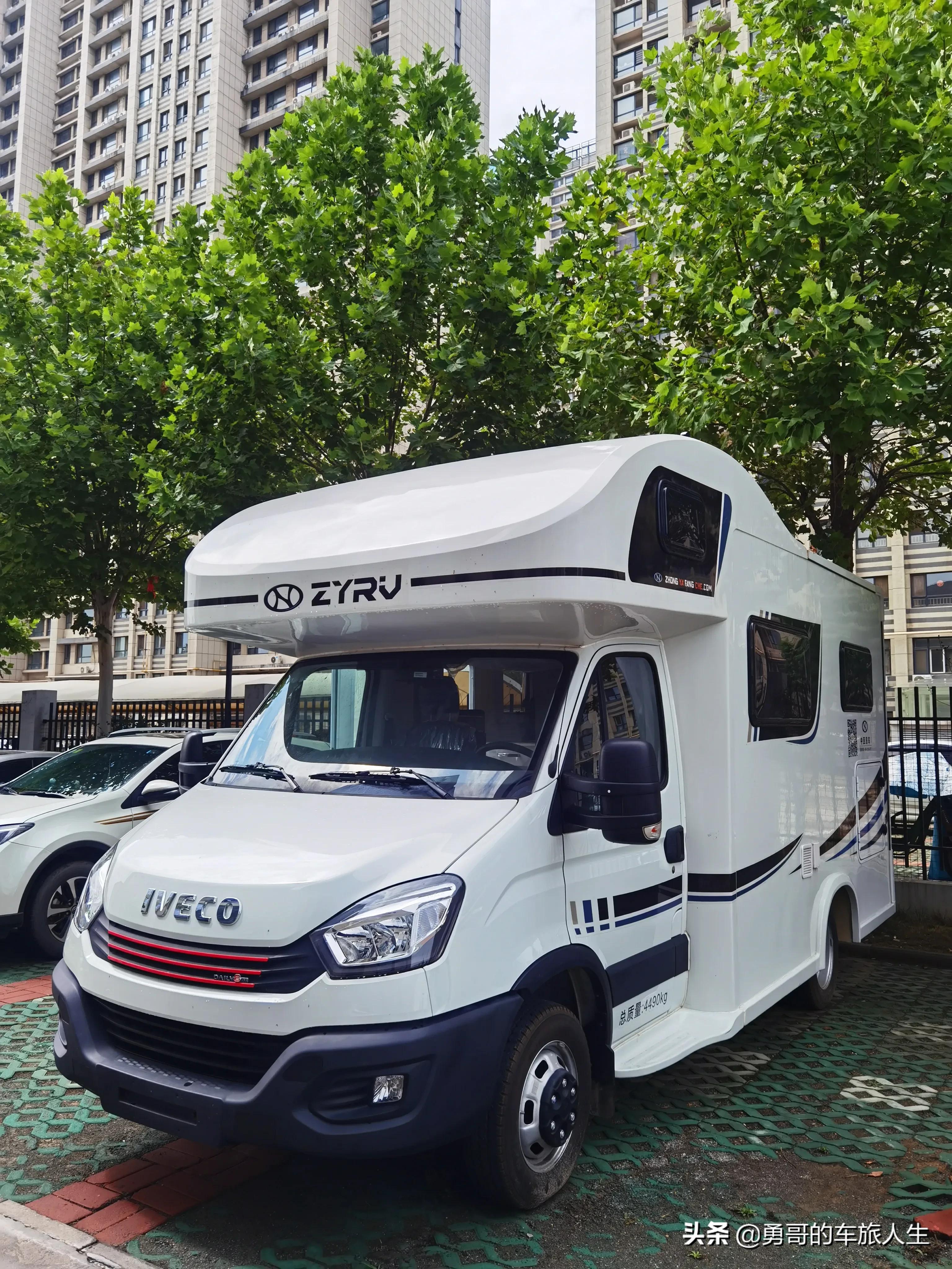 依维柯b型6座房车最新款价格多少,国六进口6.5吨依维柯房车无拓展