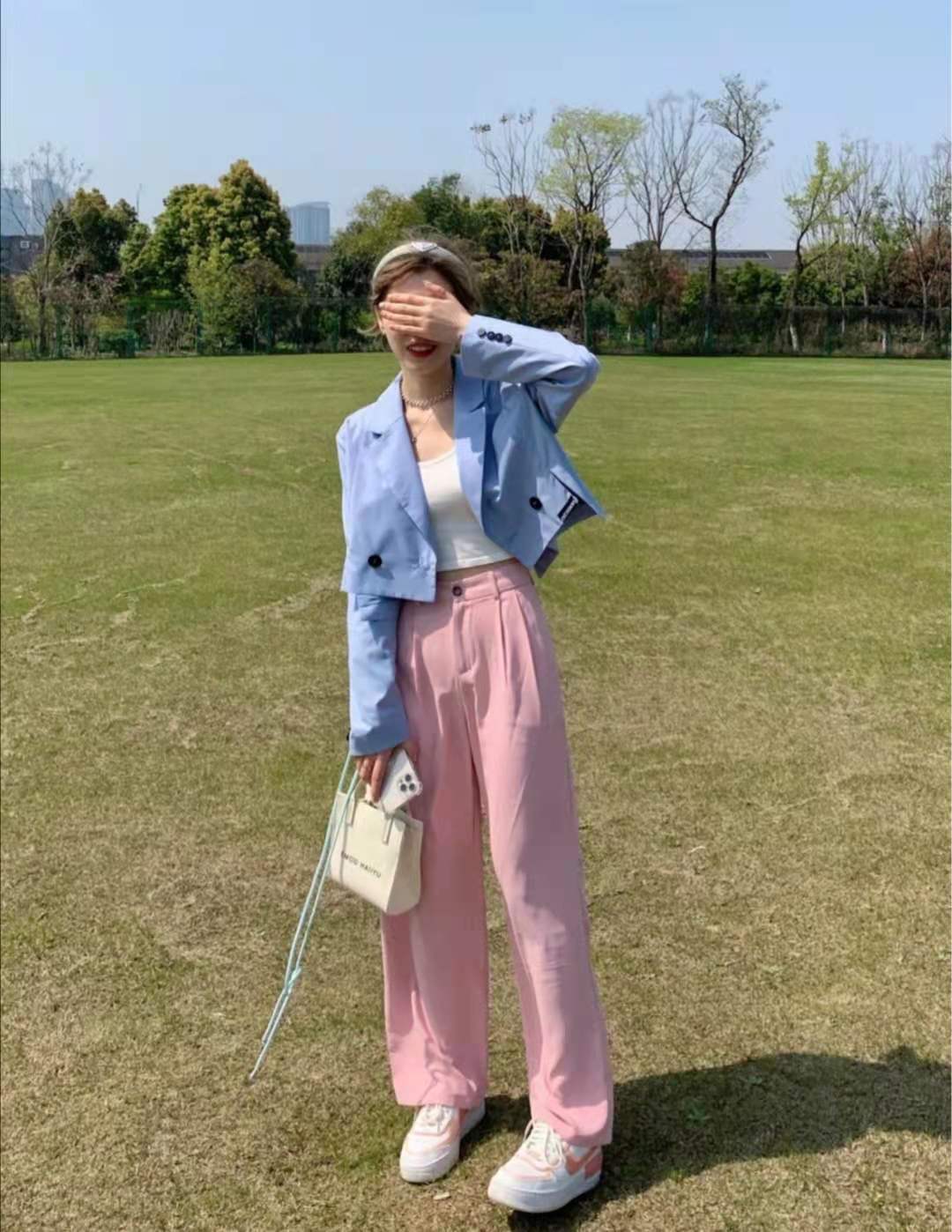 粉色烟管裤子搭配什么上衣,粉色上衣搭配什么裤子男生