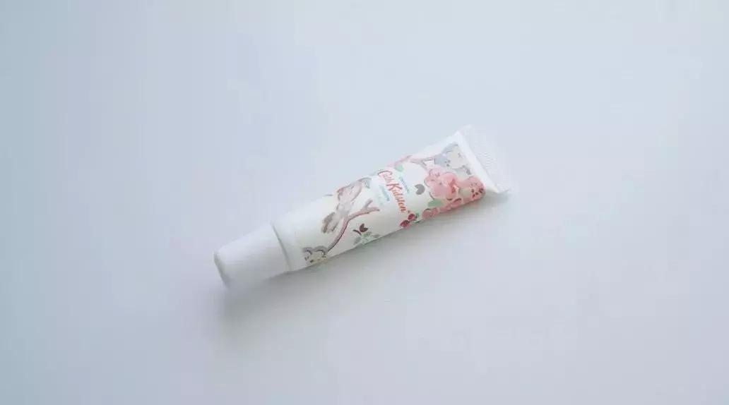 25支秋冬唇膏大型测评｜越搽越干？唇炎？最佳口红打底？