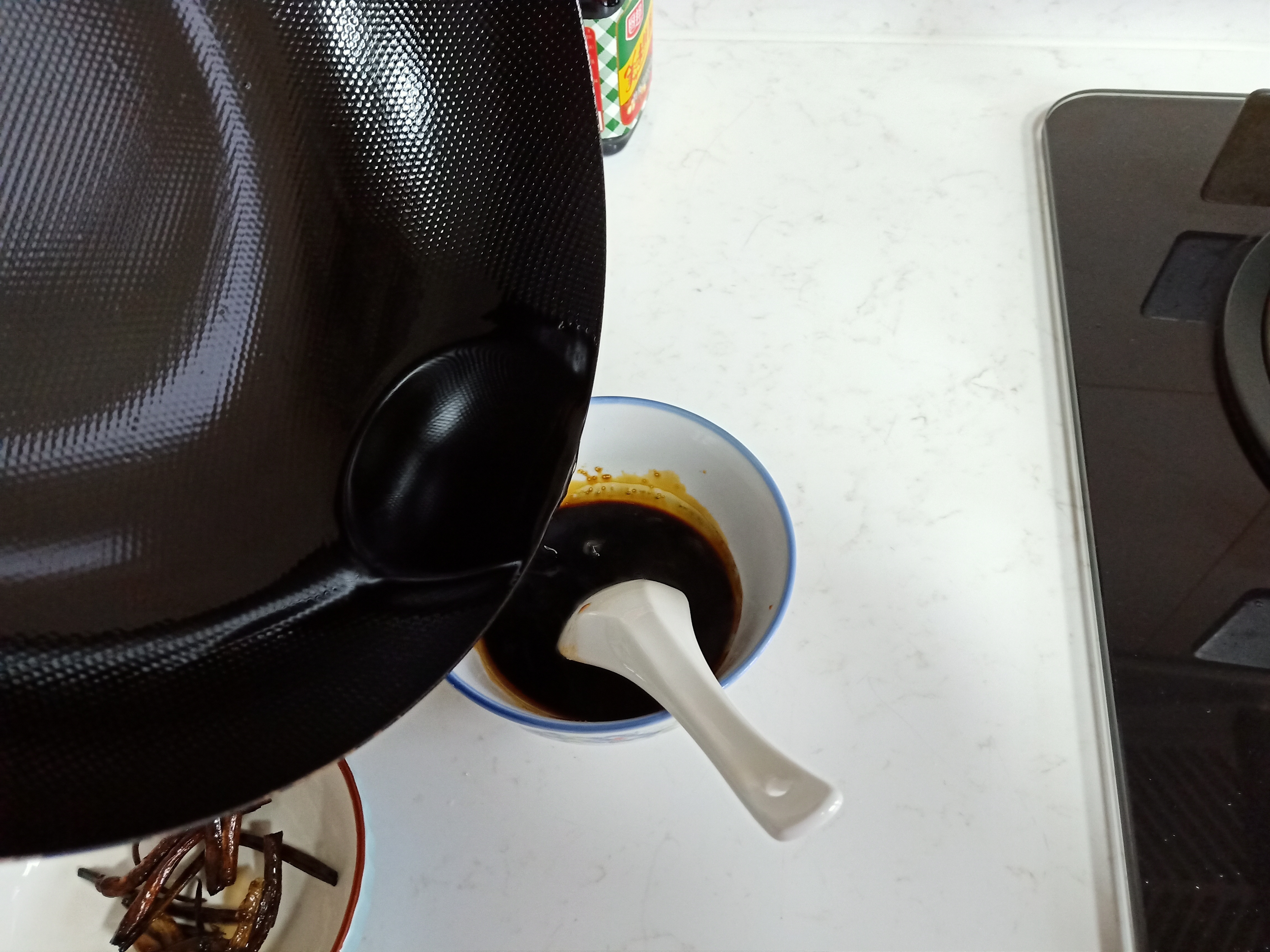 用鸡蛋葱做一个美味早餐,土豆鸡蛋葱做早餐